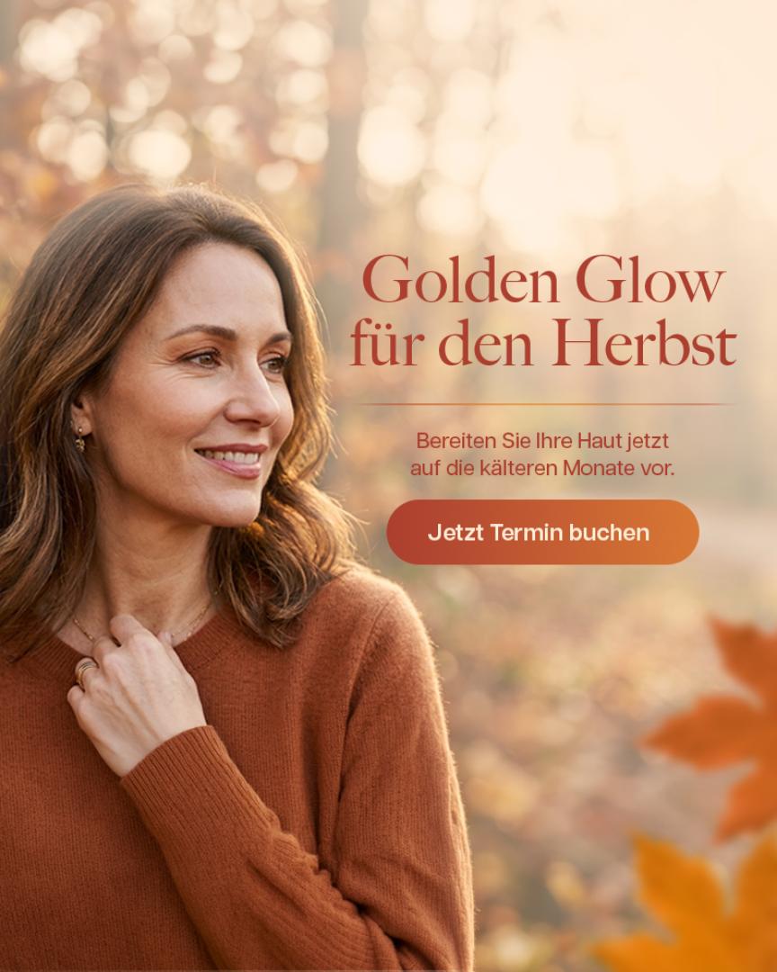 Frau mit braunem Pullover lächelnd vor unscharfem herbstlichem Hintergrund mit orangefarbenen Blättern und Text 'Golden Glow für den Herbst'